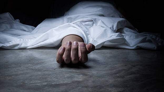 കാസര്‍കോട് വീട്ടിനുള്ളില്‍ യുവതിയുടെ മൃതദേഹം തുണിയില്‍ പൊതിഞ്ഞ നിലയില്‍; ഭര്‍ത്താവിനെ കാണാനില്ല