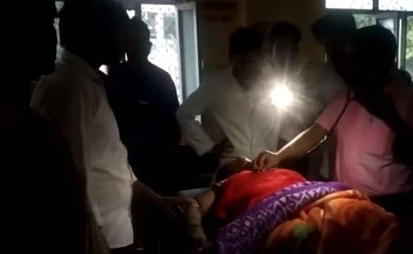 സര്‍ക്കാര്‍ ആശുപത്രിയില്‍ വൈദ്യുതി ബന്ധം നിലച്ചിട്ട് അഞ്ച് ദിവസം; മൊബൈല്‍ ഫോണ്‍ വെളിച്ചത്തില്‍ ചികിത്സ നടത്തി ഡോക്ടര്‍മാര്‍