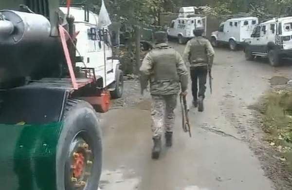 ഏറ്റുമുട്ടല്‍; കശ്മീരില്‍ രണ്ട് ലഷ്‌കര്‍ ഭീകരരെ സംയുക്ത സേന വധിച്ചു