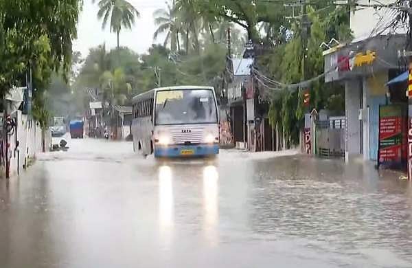 തലസ്ഥാനത്ത് ദുരിതം വിതച്ച് കനത്തമഴ; വീടുകളില്‍ വെള്ളം കയറി; റോഡുകളില്‍ വെള്ളക്കെട്ട്; പോത്തന്‍കോട് മതിലിടിഞ്ഞ് യുവാവിന് പരിക്ക്