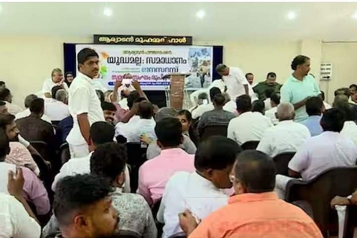 മലപ്പുറത്ത് കോണ്‍ഗ്രസില്‍ പൊട്ടിത്തെറി; കെസി വേണുഗോപാലിന് എതിരെ പ്രവര്‍ത്തകരുടെ പ്രതിഷേധം, പുനഃസംഘടന സമിതിയില്‍ നിന്ന് രാജിവച്ച് ആര്യാടന്‍ ഷൗക്കത്ത്