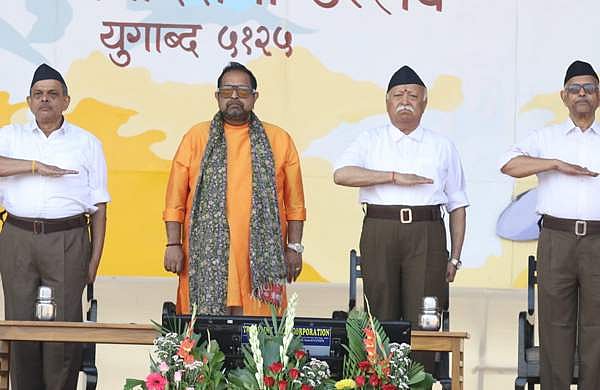 'ഞാന് സല്യൂട്ട് ചെയ്യുന്നു'; രാജ്യത്തിന് വേണ്ടി നിങ്ങളെപ്പോലെ പരിശ്രമിച്ച മറ്റാരുമുണ്ടാകില്ല'; ആര്എസ്എസ് വേദിയില് ശങ്കര് മഹാദേവന്