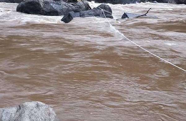 ജലനിരപ്പ് ഉയരുന്നു; പാമ്പ്ല ഡാം  തുറന്നു; പെരിയാർ തീരത്ത് മുന്നറിയിപ്പ്
