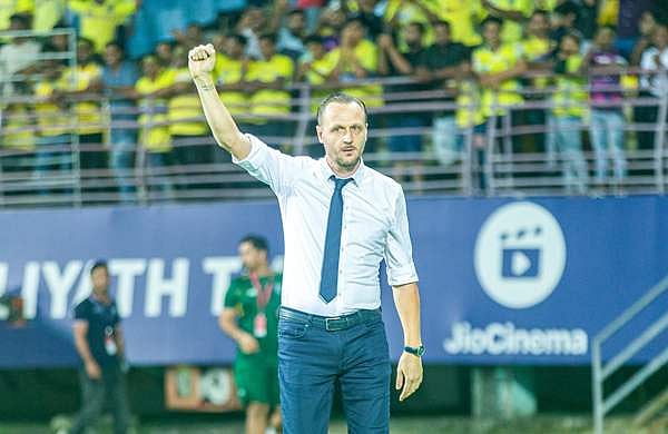 ആശാൻ ​ഡ​ഗൗട്ടിൽ തിരിച്ചെത്തി; ബ്ലാസ്റ്റേഴ്സ് മൂന്നാം ജയവുമായി രണ്ടാം സ്ഥാനത്ത്