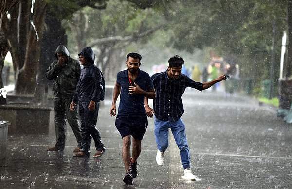 കനത്ത മഴ: തിരുവനന്തപുരത്ത് നാളെ അവധി 