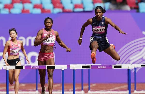 അത്‌ലറ്റിക്‌സില്‍ ഒരു മെഡല്‍ കൂടി; ഹര്‍ഡില്‍സില്‍ വിദ്യാ രാംരാജിനു വെങ്കലം