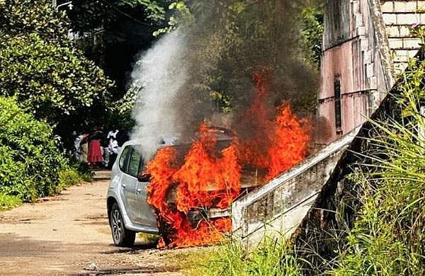 മേലുകാവിൽ ഓടിക്കൊണ്ടിരുന്ന കാറിന് തീപിടിച്ചു; യാത്രക്കാർ രക്ഷപ്പെട്ടു