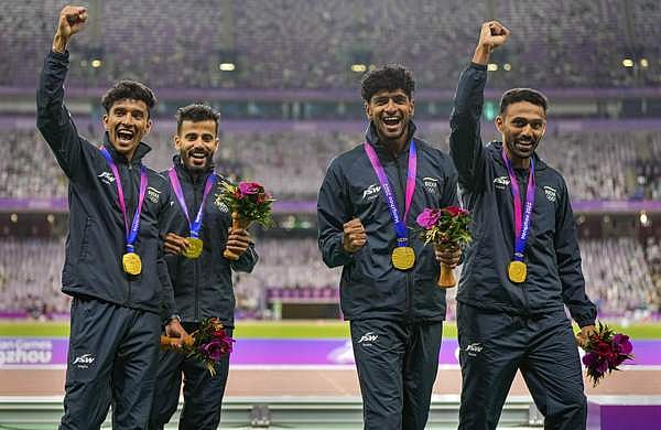 റിലേയിൽ കസറി ഇന്ത്യ: മലയാളി കരുത്തിൽ പുരുഷ ടീമിന് സ്വർ‌ണം, വനിതകൾക്ക് വെള്ളി