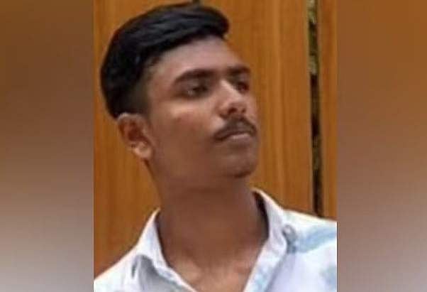 വ്യായാമം ചെയ്യുന്നതിനായി ഓടി; വിദ്യാര്ഥി കൂട്ടുകാര്ക്ക് മുന്നില് കുഴഞ്ഞുവീണ് മരിച്ചു