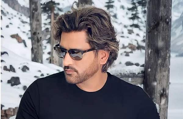 പുതിയ ലുക്കിലും സ്റ്റൈലിലും ധോനി, പഴയ കാലം ഓര്മിപ്പിക്കുന്നുവെന്ന് ആരാധകര്