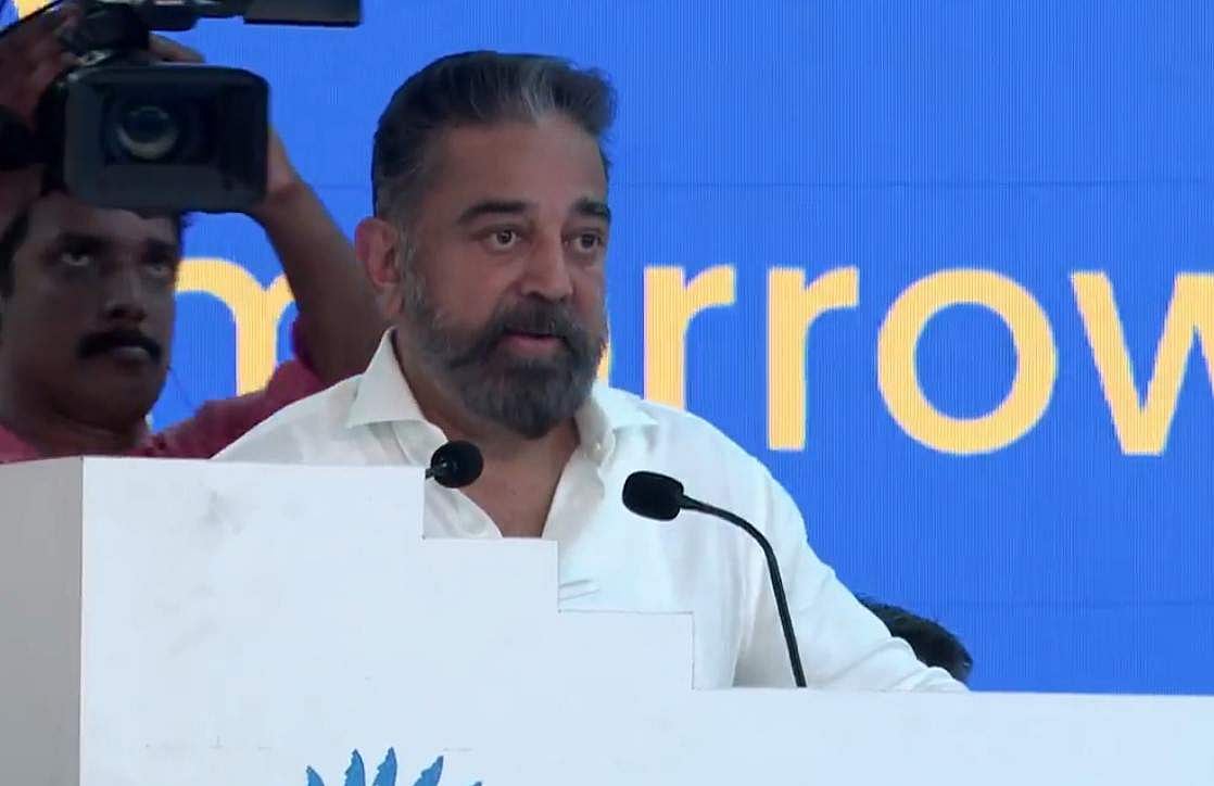 ഞാന്‍ പറയുന്നത് ലോകം മുഴുവന്‍ കേള്‍ക്കണം; അതുവഴി അവര്‍ കേരളത്തെ അറിയട്ടെ;  ഇംഗ്ലീഷില്‍ സംസാരിച്ച് കമല്‍ഹാസന്‍
