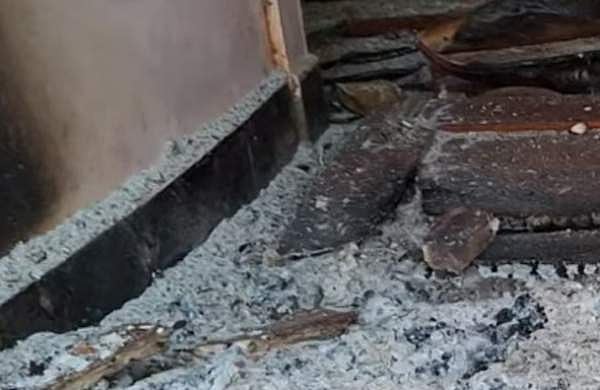അയല്‍വാസിയെ കുത്തിക്കൊന്നു; പ്രതിയുടെ വീടിന് അജ്ഞാതര്‍ തീയിട്ടു,  കത്തിനശിച്ചു