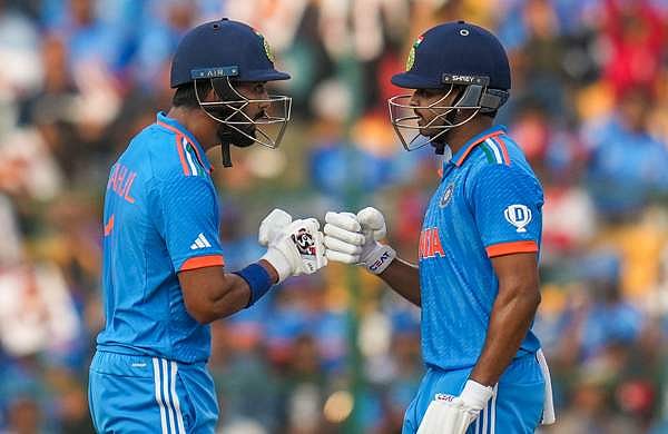 ശ്രേയസ് 128, രാഹുല്‍ 102; മൂന്ന് അര്‍ധ സെഞ്ച്വറികളും! ചിന്ന സ്വാമിയില്‍ 'ദീപാവലി വെടിക്കെട്ട്'