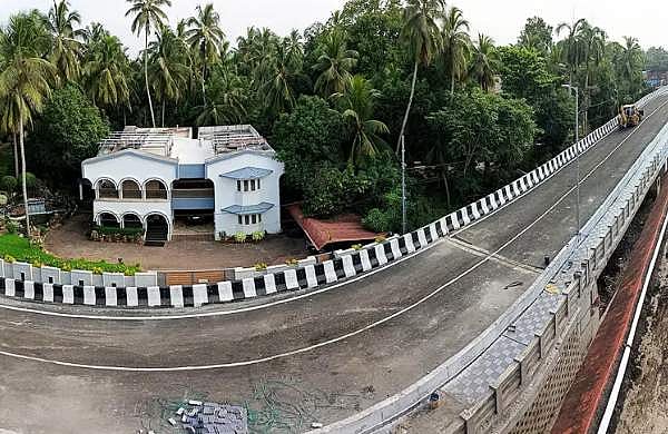 ഗതാഗത കുരുക്കിന് പരിഹാരം; ഗുരുവായൂരില്‍ റെയില്‍വേ മേല്‍പ്പാലം തുറന്നു