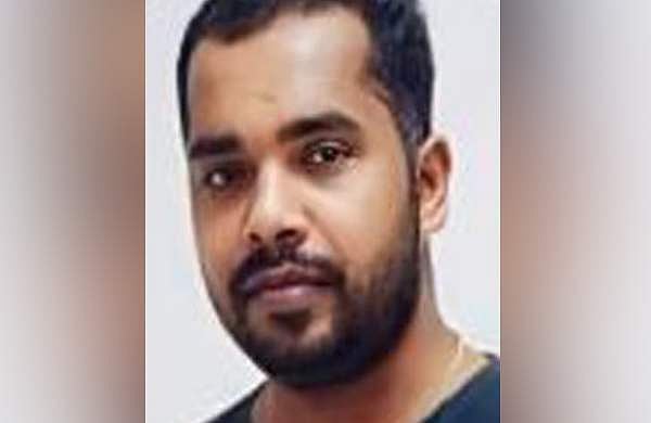 ഹാൻഡിലുകൾ തമ്മിൽ ഉരസി, നിയന്ത്രണം വിട്ട് പോസ്റ്റിൽ തലയിടിച്ചു: ബൈക്ക് യാത്രികൻ മരിച്ചു