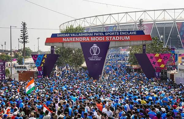 'ഒപ്പമുണ്ട് 140 കോടി ജനങ്ങളും, നന്നായി കളിക്കുക'- ആശംസിച്ച് മോദി, അഹമ്മദാബാദ് നീലക്കടല്‍!