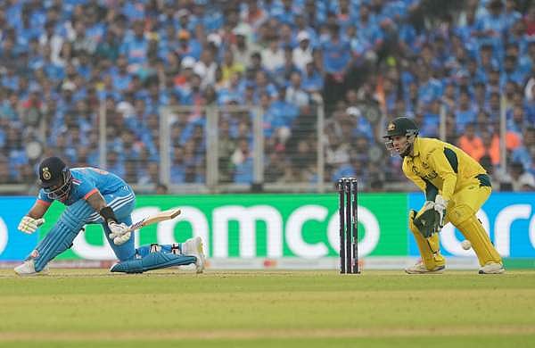 സ്റ്റാര്‍ക്കിന്റെ ഇരട്ട പ്രഹരം; ഇന്ത്യ പതറുന്നു, എട്ട് വിക്കറ്റുകള്‍ നഷ്ടം