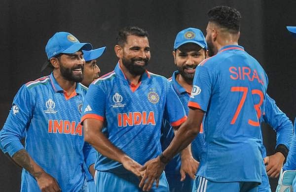 ഷമിയുടെ തീ മഴ! 1 റൺസ്, 3 വിക്കറ്റുകൾ; ലങ്ക നിലയില്ലാ കയത്തില്‍