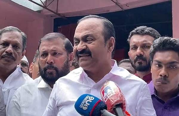 കയ്യില്‍ അഞ്ചുപൈസയില്ല; കേരളീയം ദാരിദ്ര്യം മറയ്ക്കാനായി ഉണക്കാനിട്ട പട്ടുകോണകം :  വിഡി സതീശന്‍