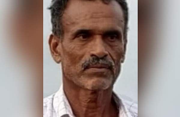 ഫുട്ബോൾ ടർഫ് പണിക്കിടെ ​ഗോൾ പോസ്റ്റ് ദേഹത്തു വീണു: 59കാരൻ മരിച്ചു