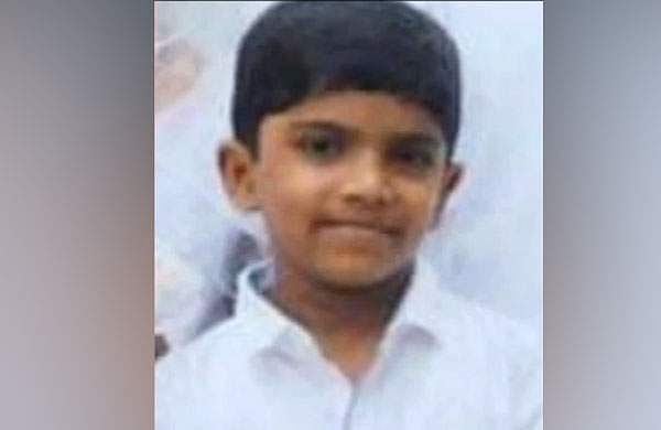അച്ഛനൊപ്പം ബൈക്കിൽ പോകുന്നതിനിടെ കാർ ഇടിച്ചു; 12 വയസുകാരന് ദാരുണാന്ത്യം