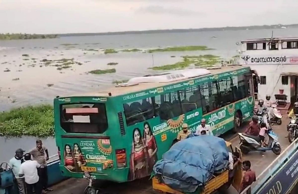 നവകേരള ബസ് ആലപ്പുഴയിൽ എത്തുമ്പോൾ ജങ്കാറിൽ; കെഎസ്‌ആർടിസിയുടെ ട്രയൽ റൺ 