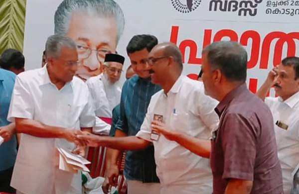 യുഡിഎഫിന്റെ ബഹിഷ്‌കരണ നിര്‍ദേശം വീണ്ടും തള്ളി;  കോണ്‍ഗ്രസ്, ലീഗ് നേതാക്കള്‍ നവകേരള സദസ് വേദിയില്‍