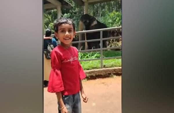 ഒരു പേപ്പര്‍ കാണിച്ച് അടുത്തേക്ക് വിളിച്ചു,സ്ത്രീ മാസ്‌ക് ധരിച്ചിരുന്നു: ആറു വയസുകാരിയെ തട്ടിക്കൊണ്ടു പോയ കാര്‍ മുമ്പും കണ്ടിട്ടുണ്ടെന്ന് സഹോദരന്‍