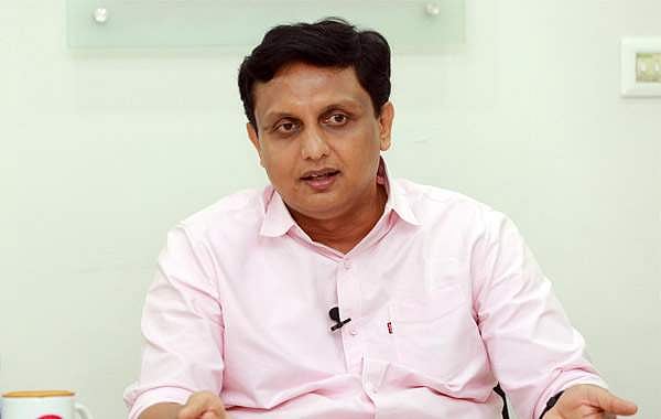 'പിണറായി എല്ലാവര്‍ക്കും മാതൃക, സ്വന്തം ശരീരത്തില്‍ മുറിവേറ്റാലും പാര്‍ട്ടിക്ക് മുറിവേല്‍ക്കരുതെന്നാണ് അദ്ദേഹത്തിന്റെ നിലപാട്' 