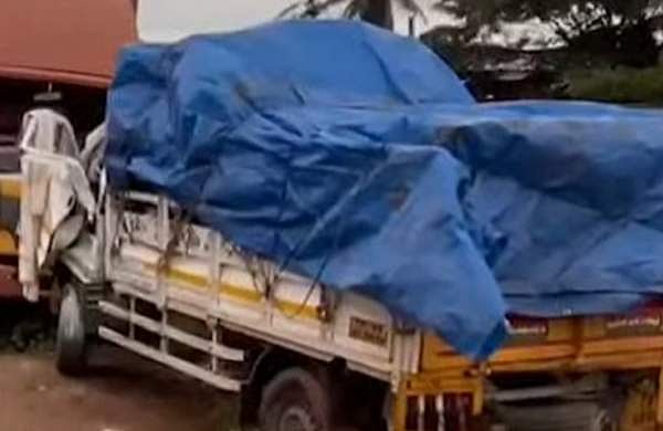മിനിലോറി പിക്കപ്പ് വാനിലും കാറിലും ഇടിച്ചു; ഒരാള് മരിച്ചു; രണ്ടുപേര്ക്ക് പരിക്ക്