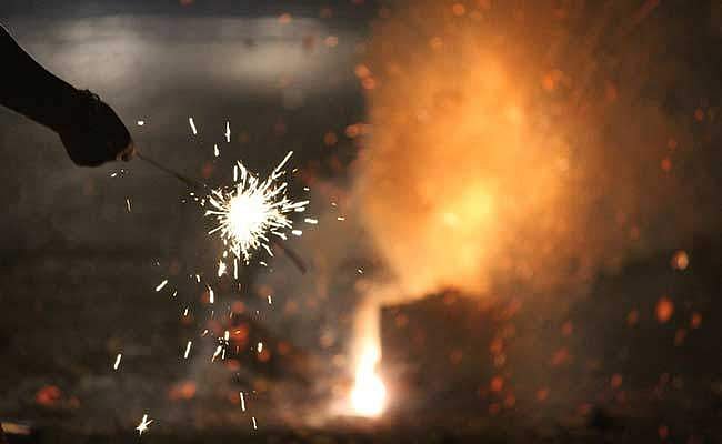 ദീപാവലി ആഘോഷം: സുപ്രീംകോടതി ഉത്തരവ് പാലിച്ചില്ല, തമിഴ്‌നാട്ടില്‍ 2000ത്തിലധികം കേസുകള്‍