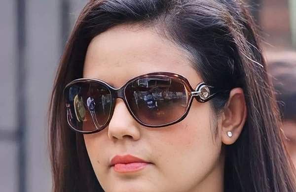 മഹുവ മൊയ്ത്രയെ പുറത്താക്കണം; കടുത്ത നടപടിക്ക് എത്തിക്‌സ് കമ്മറ്റി ശുപാര്‍ശ