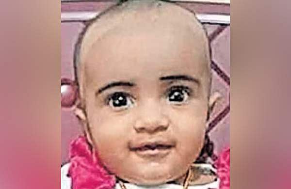 നായ ആക്രമിക്കാനെത്തിയപ്പോൾ ഓടി, അമ്മയുടെ കയ്യിൽ നിന്ന് വഴുതി കിണറ്റിൽ വീണ കുഞ്ഞ് മരിച്ചു