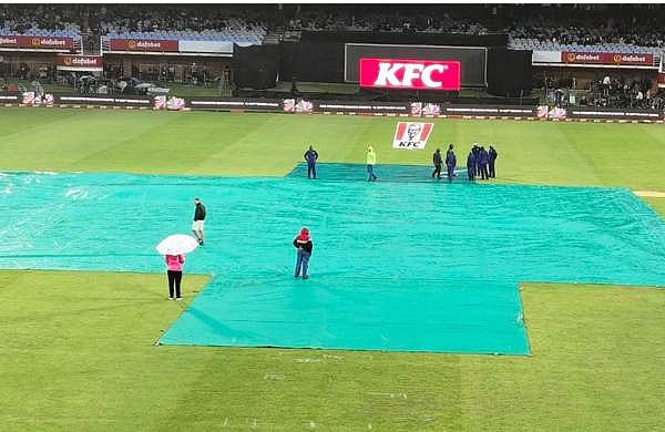 മഴ കളിച്ചു; ഇന്ത്യക്കെതിരെ ദക്ഷിണാഫ്രിക്കയ്ക്ക് അഞ്ച് വിക്കറ്റ് ജയം