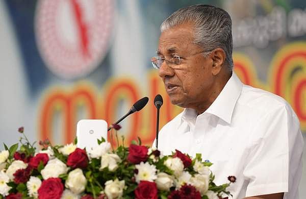 'ഞങ്ങൾ ഈ നാടിനോട് എന്ത് തെറ്റാണ് ചെയ്തത്?': നവകേരള സദസ്സിൽ മുഖ്യമന്ത്രി