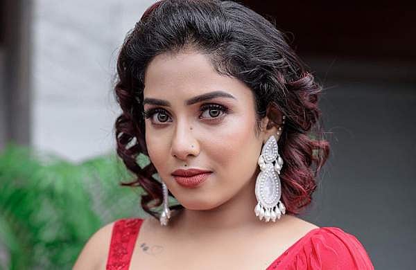 'നാലാം ക്ലാസിൽ പഠിക്കുമ്പോൾ അച്ഛന്റെ ബന്ധു പീഡിപ്പിച്ചു, ഇപ്പോഴും പേടിയാണ്': ​ഗ്ലാമി ​ഗം​ഗ
