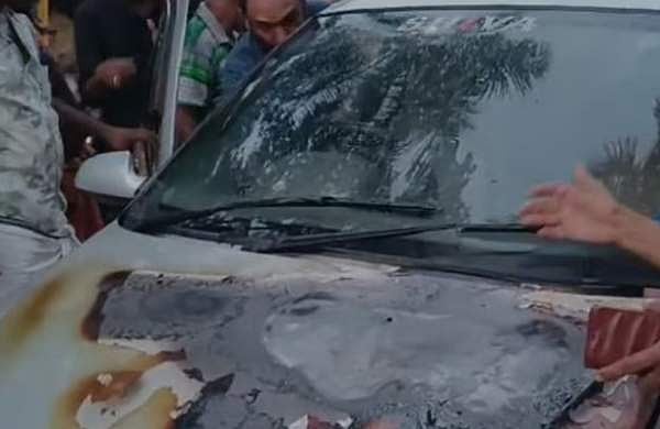വടക്കാഞ്ചേരിയില്‍ ഓടിക്കൊണ്ടിരുന്ന കാറിന് തീ പിടിച്ചു; അരമണിക്കൂറിലേറെ ഗതാഗതം തടസ്സപ്പെട്ടു 