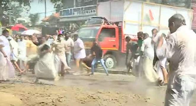 തലസ്ഥാനത്ത് വീണ്ടും തെരുവുയുദ്ധം; ടിയര്‍ ഗ്യാസ്, ജലപീരങ്കി; ദേഹാസ്വാസ്ഥ്യത്തെ തുടര്‍ന്ന് സുധാകരന്‍ ആശുപത്രിയില്‍