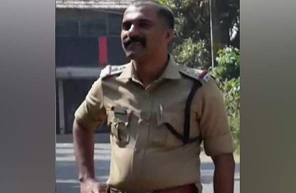 സ്വര്‍ണക്കടത്ത് സംഘവുമായി ബന്ധം; പെരുമ്പടപ്പ് എസ് ഐയ്ക്ക് സസ്‌പെന്‍ഷന്‍ 