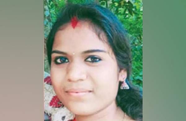 ഭാര്യയെ ചുറ്റിക കൊണ്ട് തലക്കടിച്ചു, കഴുത്ത് വെട്ടിക്കൊന്നു; ഭര്ത്താവ് കസ്റ്റഡിയില്