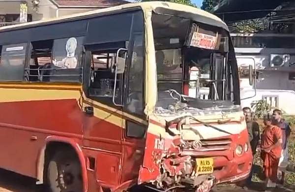 കെഎസ്ആര്‍ടിസി ബസുകള്‍ കൂട്ടിയിടിച്ച് കുട്ടികള്‍ ഉള്‍പ്പെടെ 20ഓളം പേര്‍ക്ക് പരിക്ക്