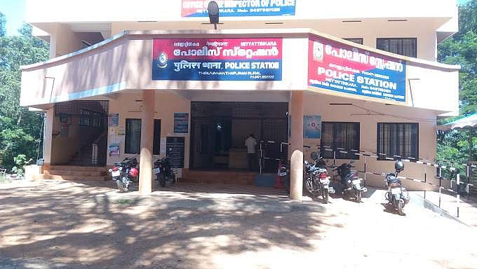 അയല്‍വാസികള്‍ തമ്മില്‍ തര്‍ക്കം; നെയ്യാറ്റിന്‍കരയില്‍ വീട് അടിച്ചു തകര്‍ത്തു