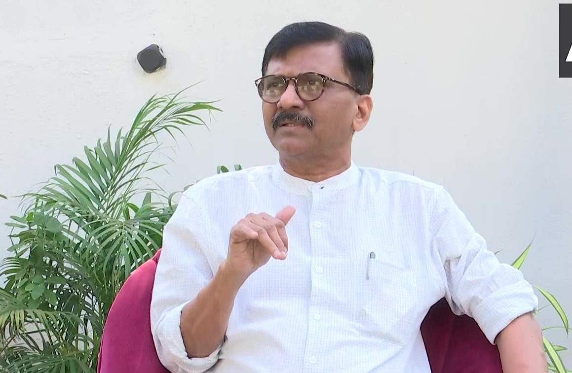 നടന്നത് 2000 കോടിയുടെ ഇടപാട്; ശിവസേനയുടെ പേരും ചിഹ്നവും കൊടുത്തതില്‍ വന്‍ അഴിമതിയെന്ന് സഞ്ജയ് റാവത്ത് 