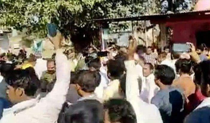 ദലിതര്‍ ക്ഷേത്രത്തില്‍ കയറുന്നത് തടഞ്ഞു; മധ്യപ്രദേശില്‍ ശിവരാത്രി ആഘോഷത്തിനിടെ സംഘര്‍ഷം, 14പേര്‍ക്ക് പരിക്ക്