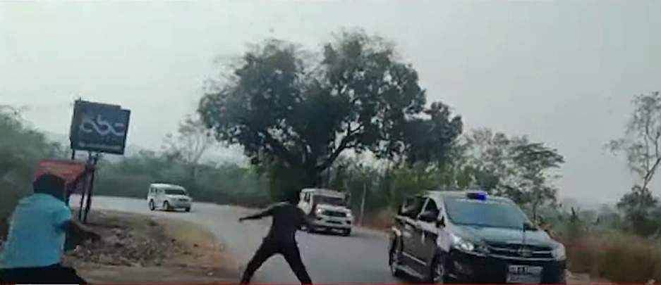 കനത്ത സുരക്ഷയ്ക്കിടെ മുഖ്യമന്ത്രിക്കെതിരെ ഇന്നും കരിങ്കൊടി പ്രതിഷേധം; യൂത്ത് കോണ്‍ഗ്രസ് പ്രവര്‍ത്തകര്‍ പിടിയില്‍; നിരവധി പേര്‍ കരുതല്‍ തടങ്കലില്‍