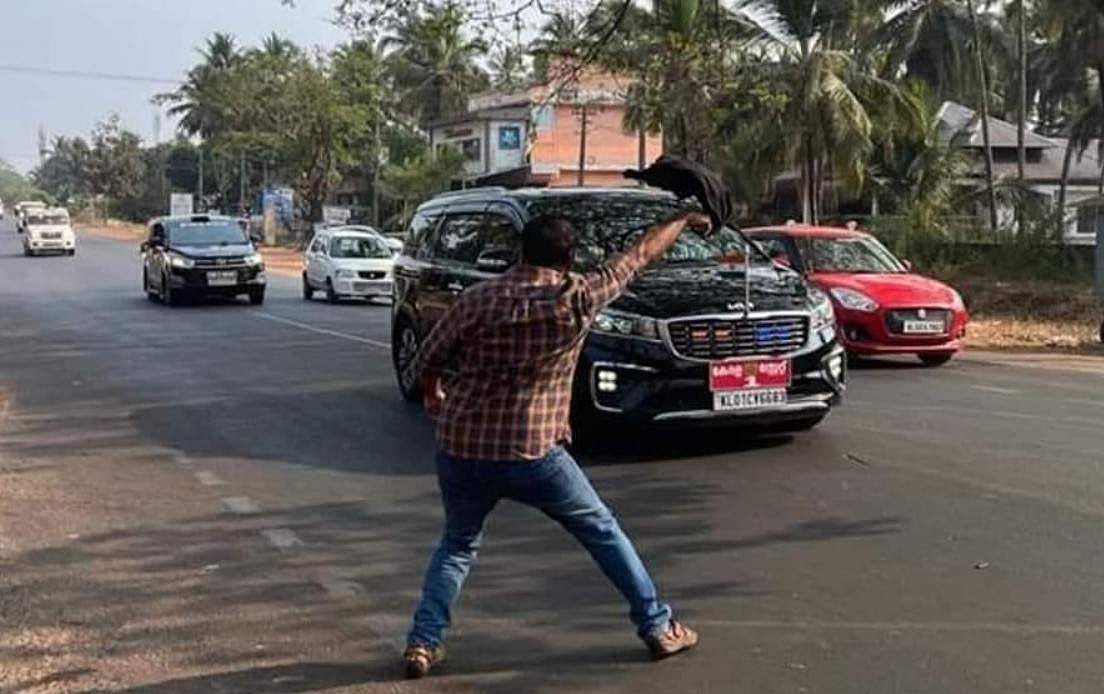 കരിങ്കൊടി പ്രതിഷേധക്കാര്‍ക്കെതിരായ നടപടി നിയമവിരുദ്ധം, അറസ്റ്റ് തടയണം: ഹര്‍ജി ഹൈക്കോടതി തള്ളി
