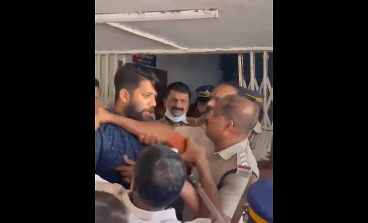 കസ്റ്റഡിയിലെടുത്ത പ്രവര്‍ത്തകരെ കാണാനെത്തിയ ഷാഫി പറമ്പില്‍ എംഎല്‍എയെ പൊലീസ് കയ്യേറ്റം ചെയ്തു; പരാതി (വീഡിയോ)