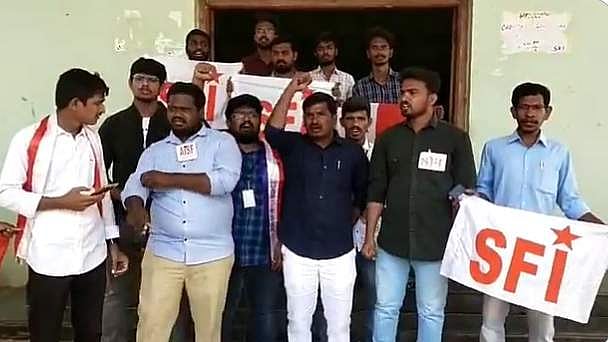 ജീവനക്കാരുടെ മരണത്തിന് കാരണം സര്‍വകലാശാലയ്ക്ക് മേലുള്ള ശാപം; ഒഴിവാക്കാന്‍ മൃത്യഞ്ജയ ഹോമം നടത്തുമെന്ന് സര്‍ക്കുലര്‍; പ്രതിഷേധവുമായി എസ്എഫ്‌ഐ