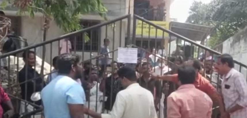 കുടിവെള്ളം കിട്ടുന്നില്ല; പഞ്ചായത്ത് ഓഫീസിന് മുന്നില്‍ തോക്കുമായി യുവാവിന്റെ പരാക്രമം;  അറസ്റ്റ്