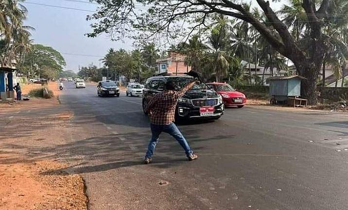 ആലപ്പുഴയില്‍ മുഖ്യമന്ത്രിക്ക് നേരെ കരിങ്കൊടി പ്രതിഷേധം; യൂത്ത് കോണ്‍ഗ്രസ് പ്രവര്‍ത്തകര്‍ അറസ്റ്റില്‍